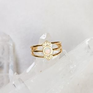 🦋LAST 1🦋 NWT Lovoda Layered Band Opal Ring